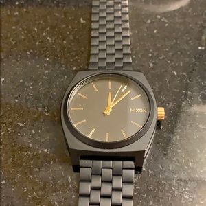 Nixon “Time Teller” watch (black and gold)
